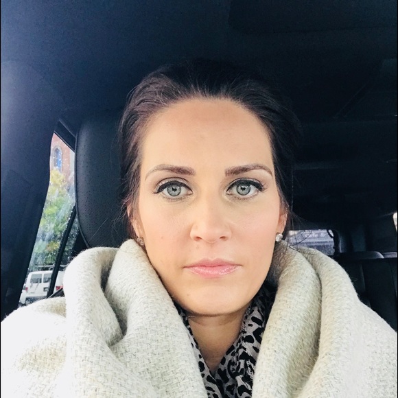 Meet your Posher, Jennifer - Picture 1 of 1